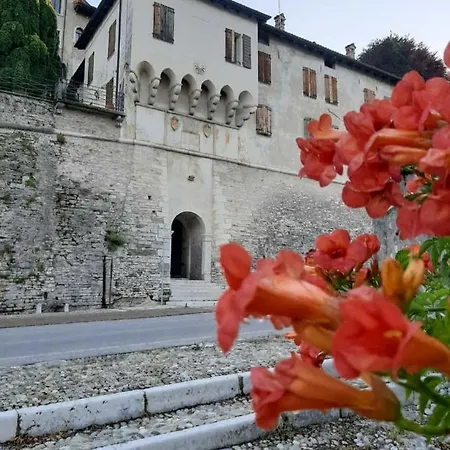 Via Mezzaterra 10 *