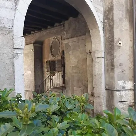 Via Mezzaterra 10