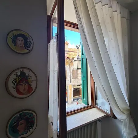 Daire Via Mezzaterra 10 *