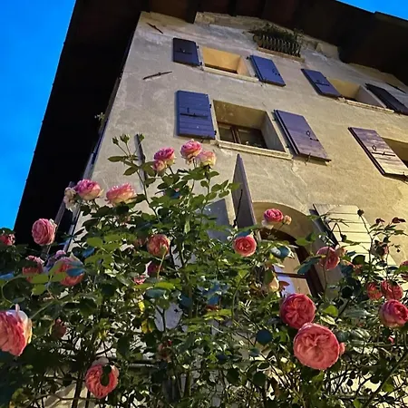 Via Mezzaterra 10 Daire
