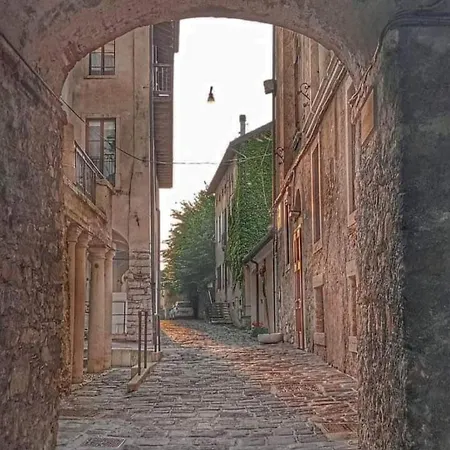 Via Mezzaterra 10 Daire *