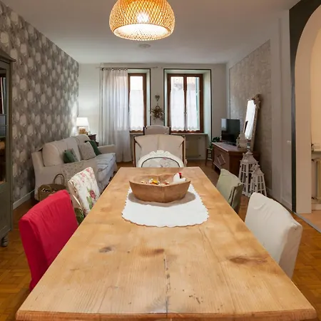 Via Mezzaterra 10 Daire *